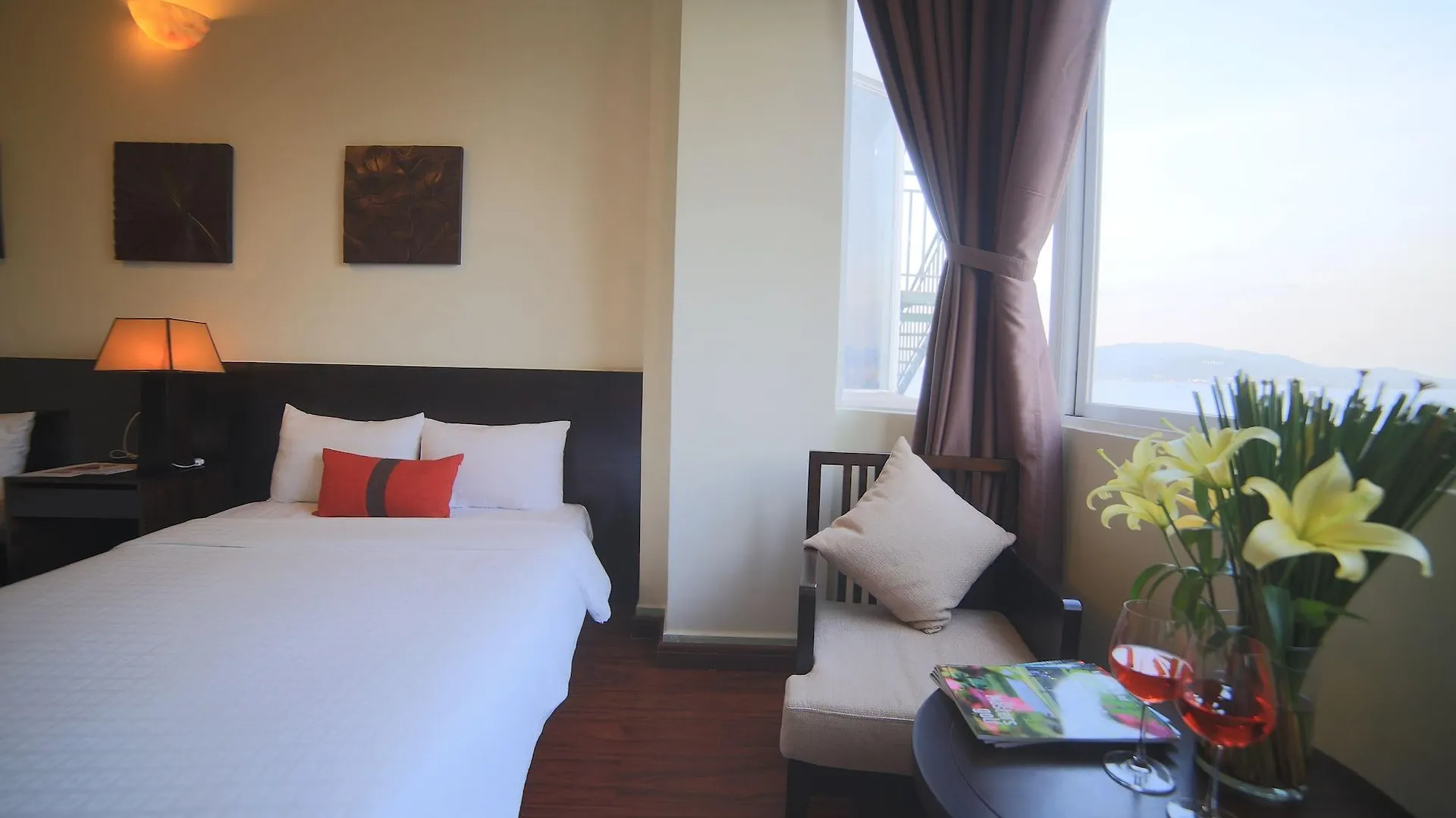 The Light Hotel נה טראנג