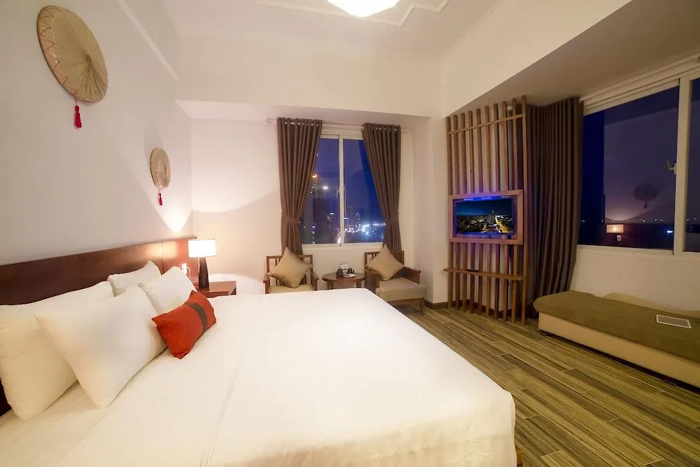 ****  The Light Hotel נה טראנג וייטנאם