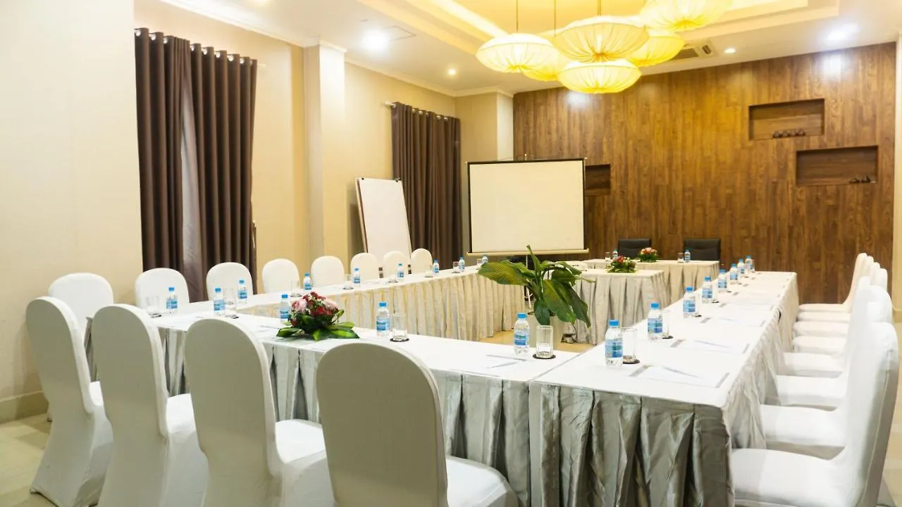 The Light Hotel Nha Trang